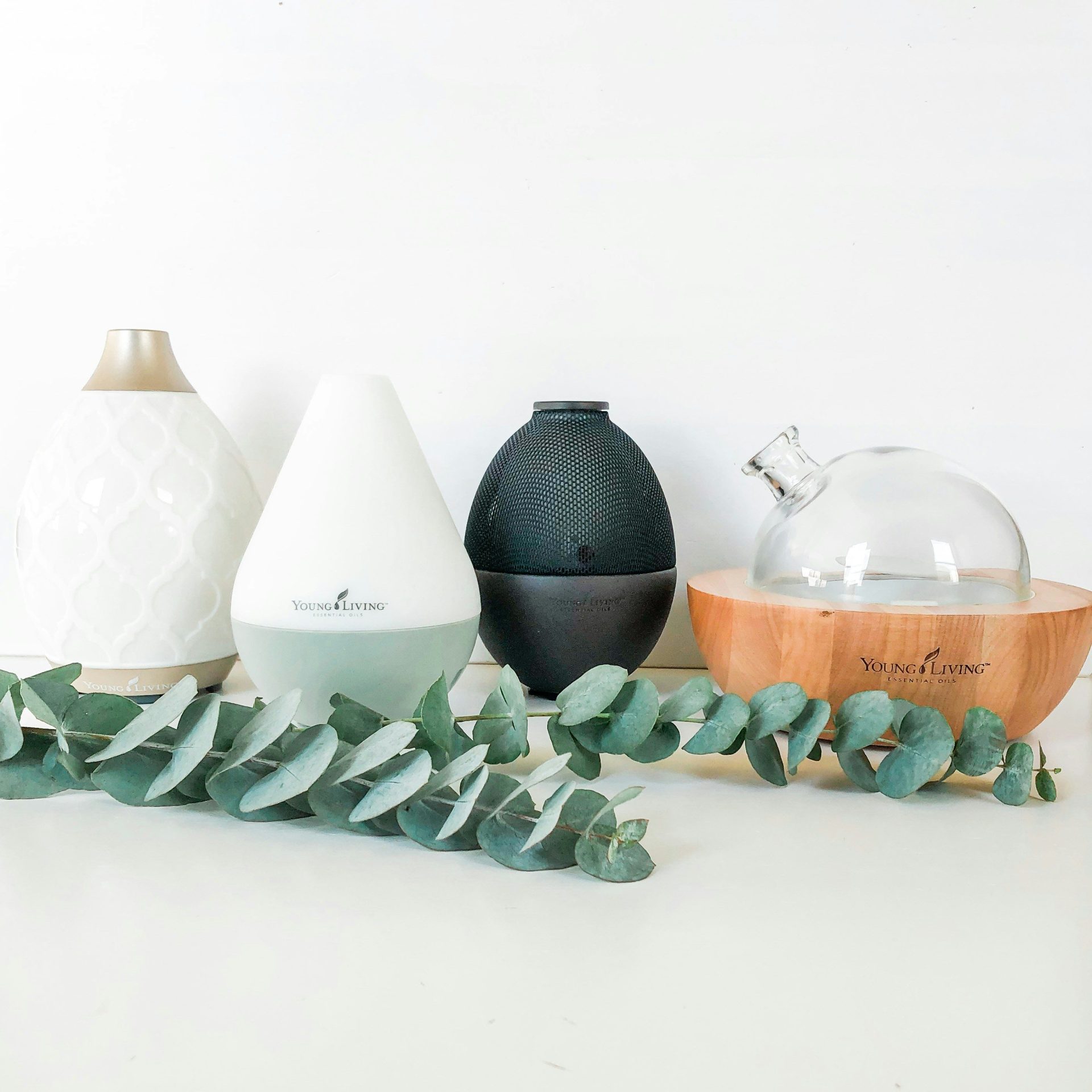 cuatro humidificadores de colores surtidos